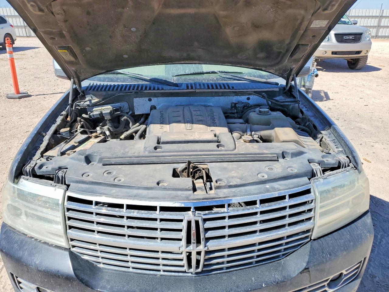 LINCOLN NAVIGATOR 2008 — 13
