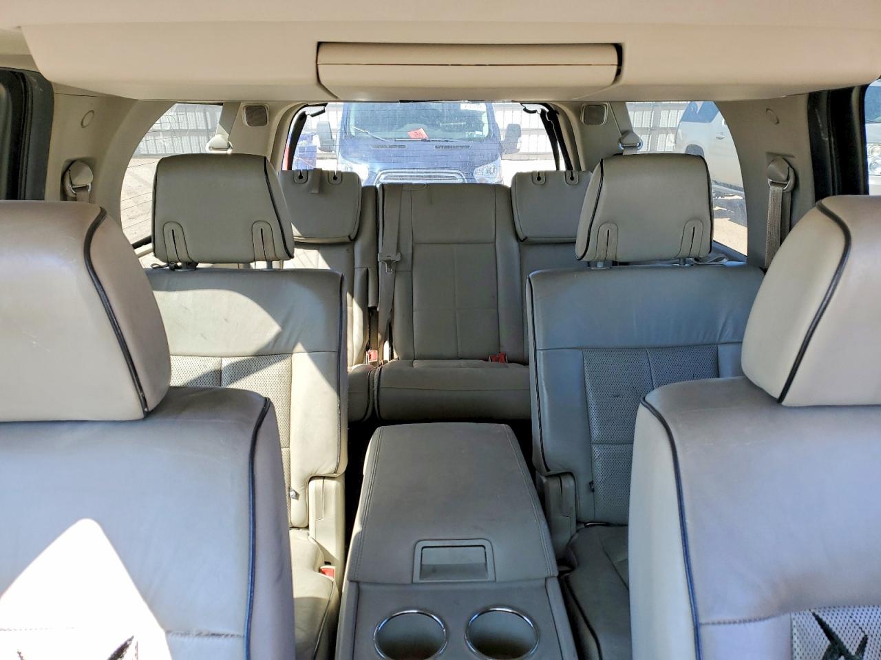LINCOLN NAVIGATOR 2008 — 11