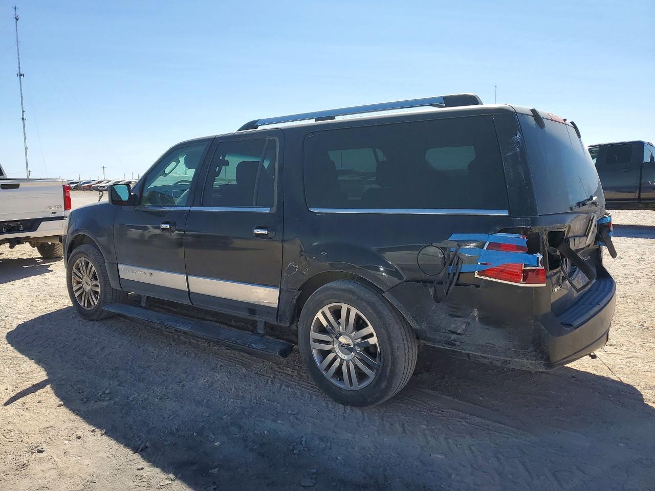 LINCOLN NAVIGATOR 2008 — 3