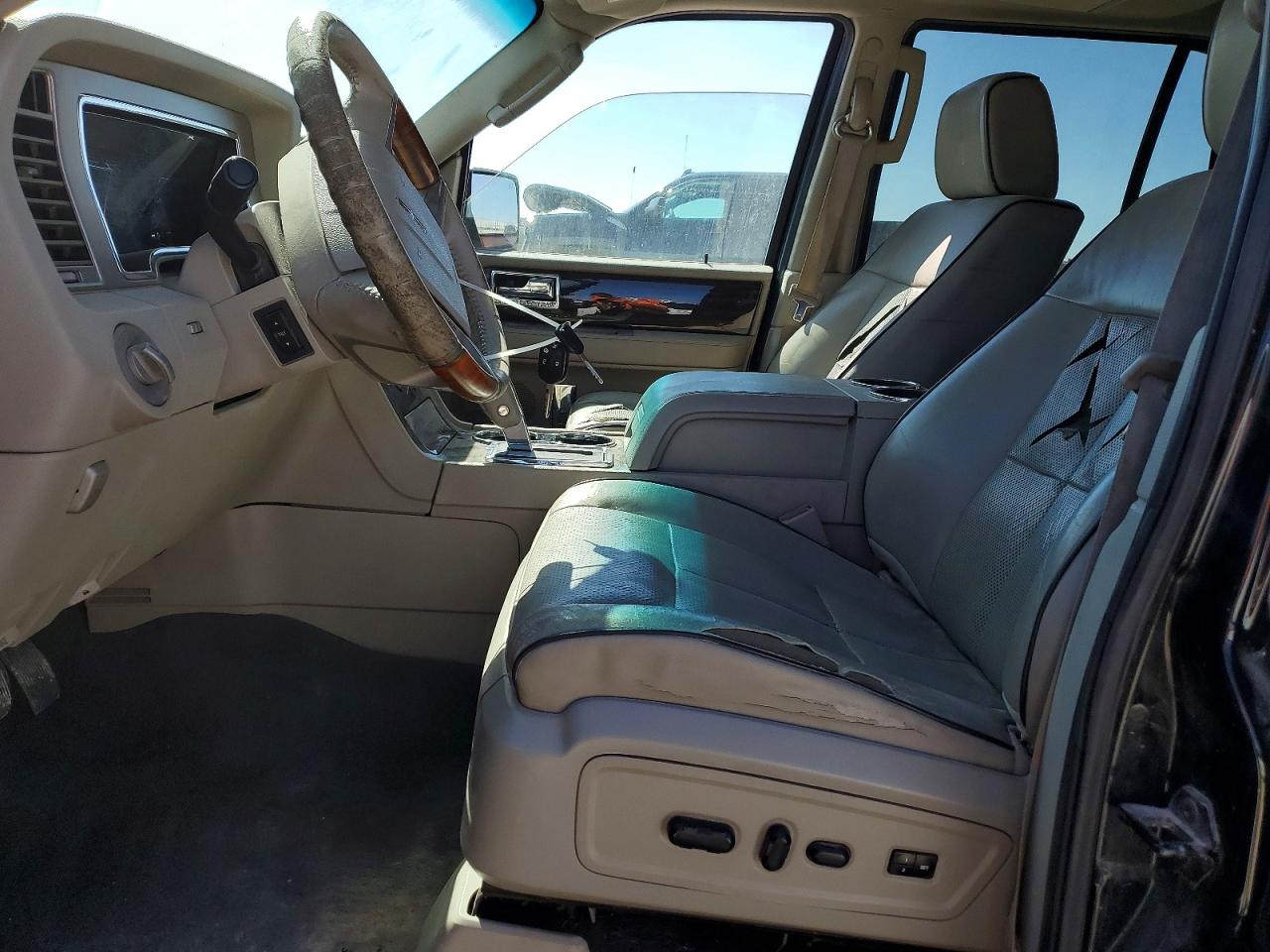 LINCOLN NAVIGATOR 2008 — 8