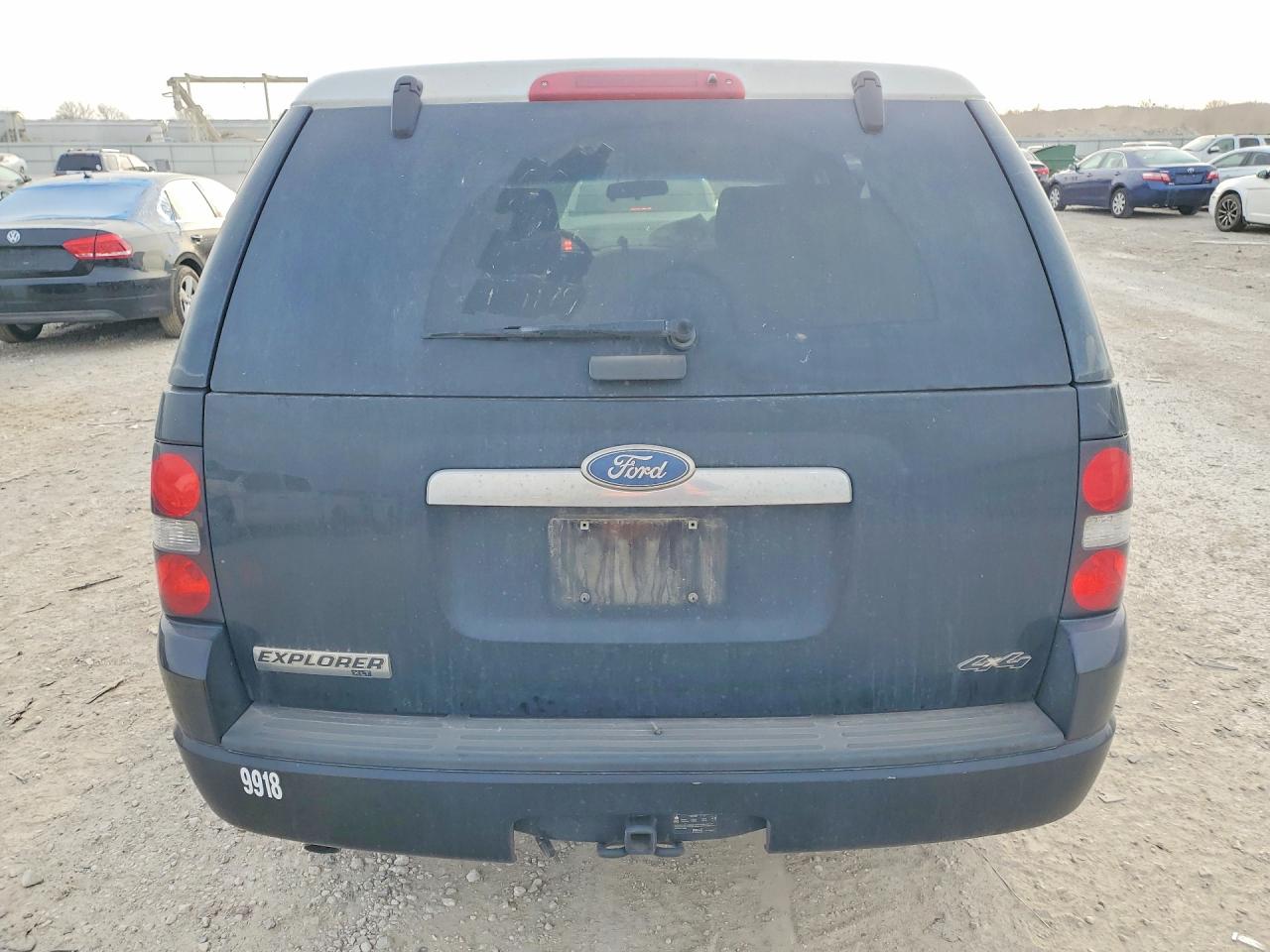 FORD EXPLORER 2010 — 7