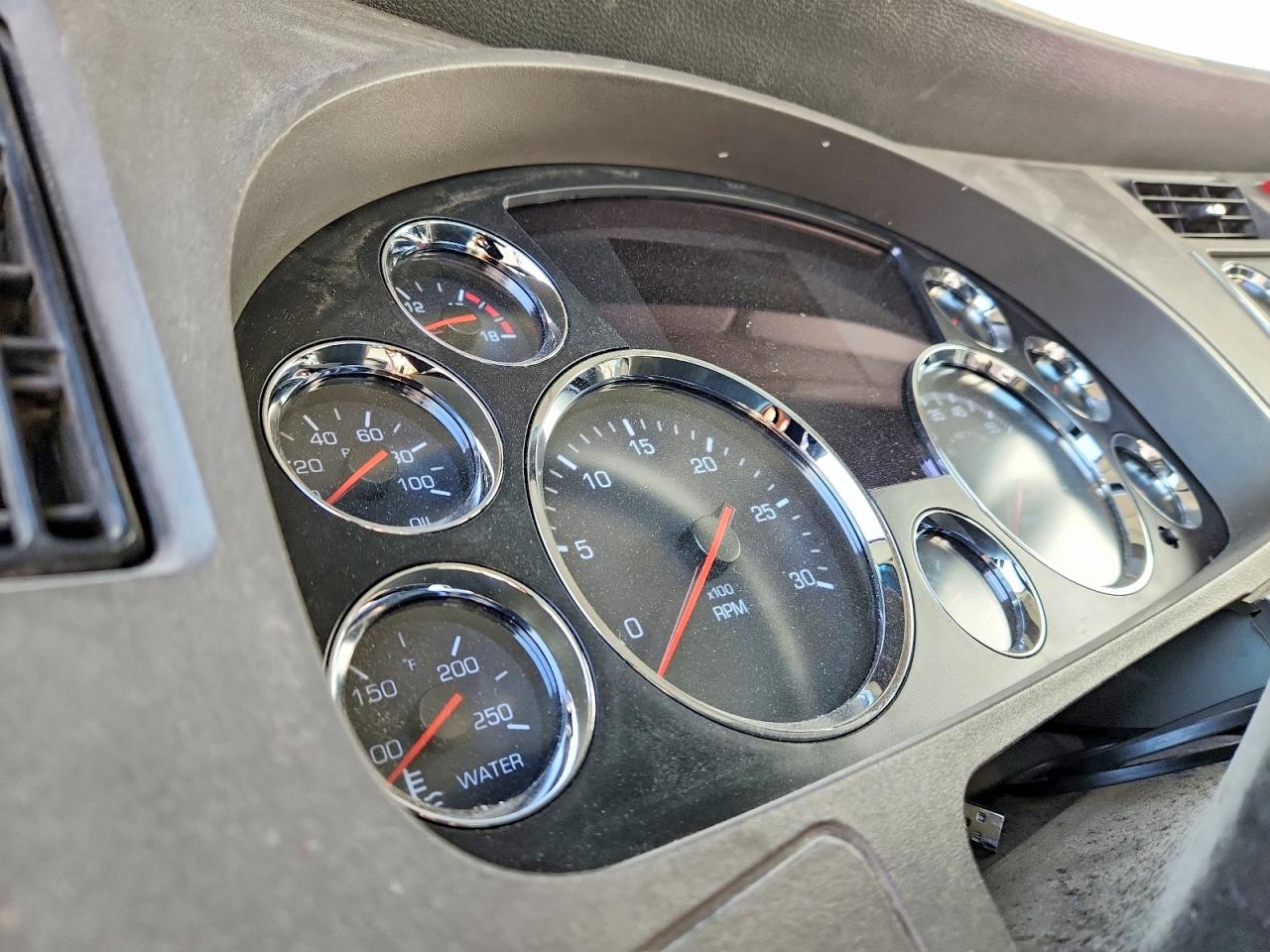 KENWORTH CONSTRUCTION 2019 — 9