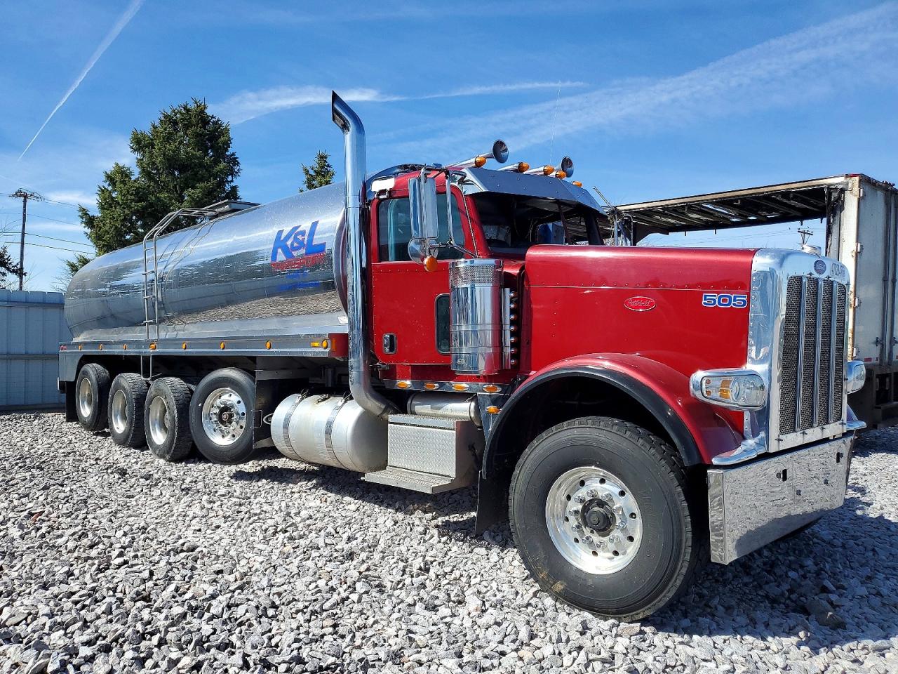 2017 PETERBILT 389