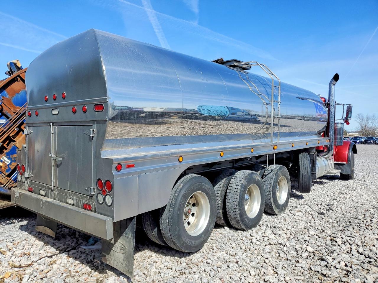 2017 PETERBILT 389