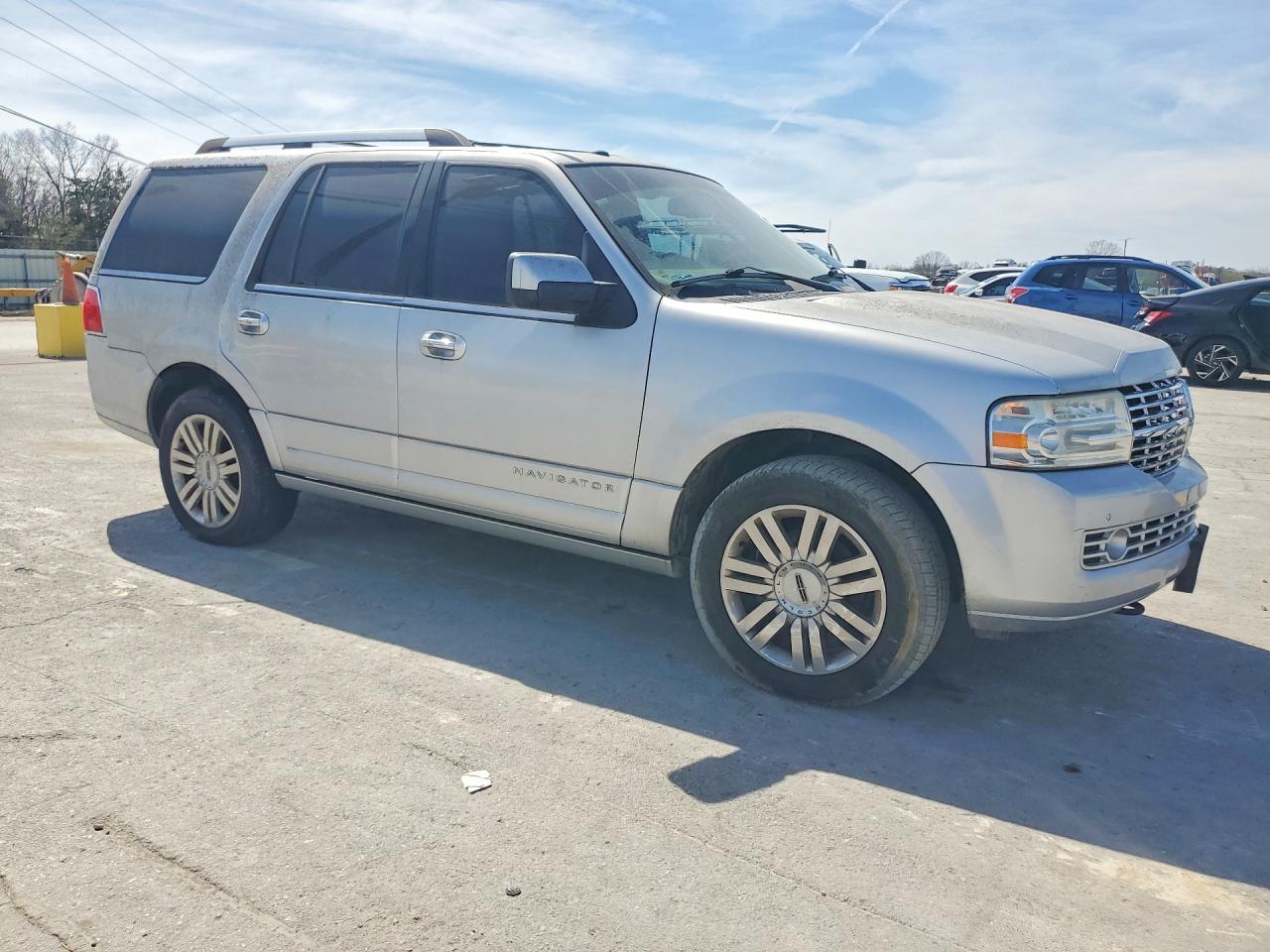 2013 LINCOLN TOWNHOUSE NAVIGATOR