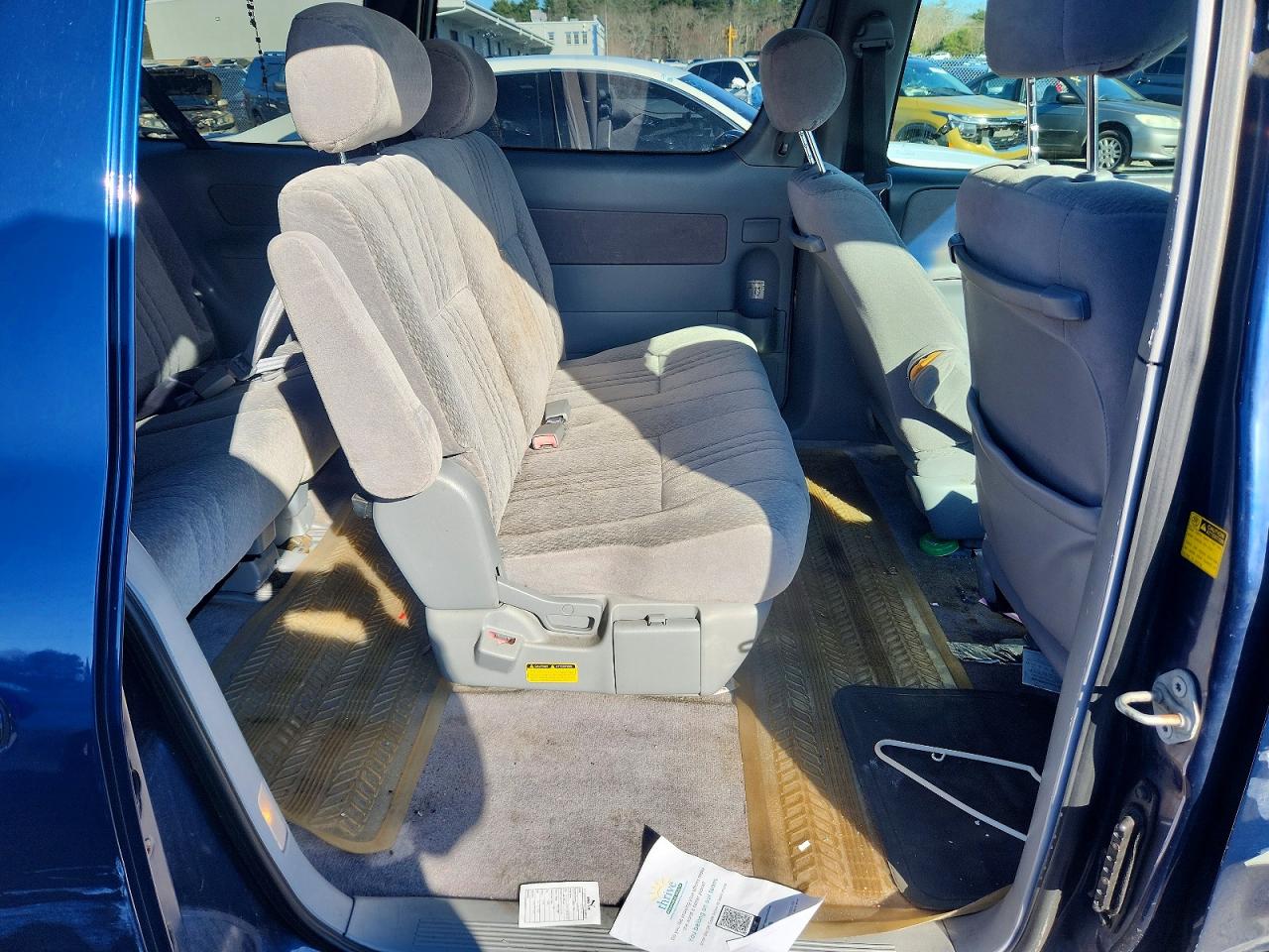TOYOTA SIENNA 2002 — 12