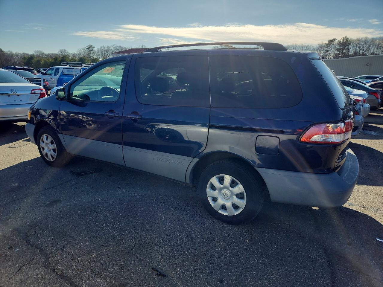 TOYOTA SIENNA 2002 — 3