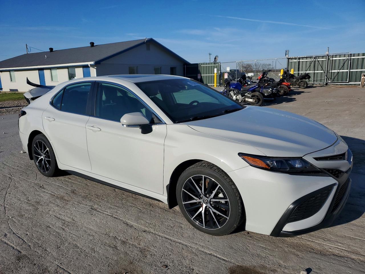 2022 TOYOTA CAMRY HYBRID SE