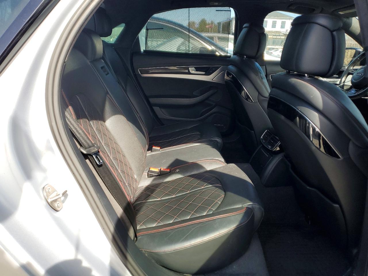 AUDI S8 2017 — 11