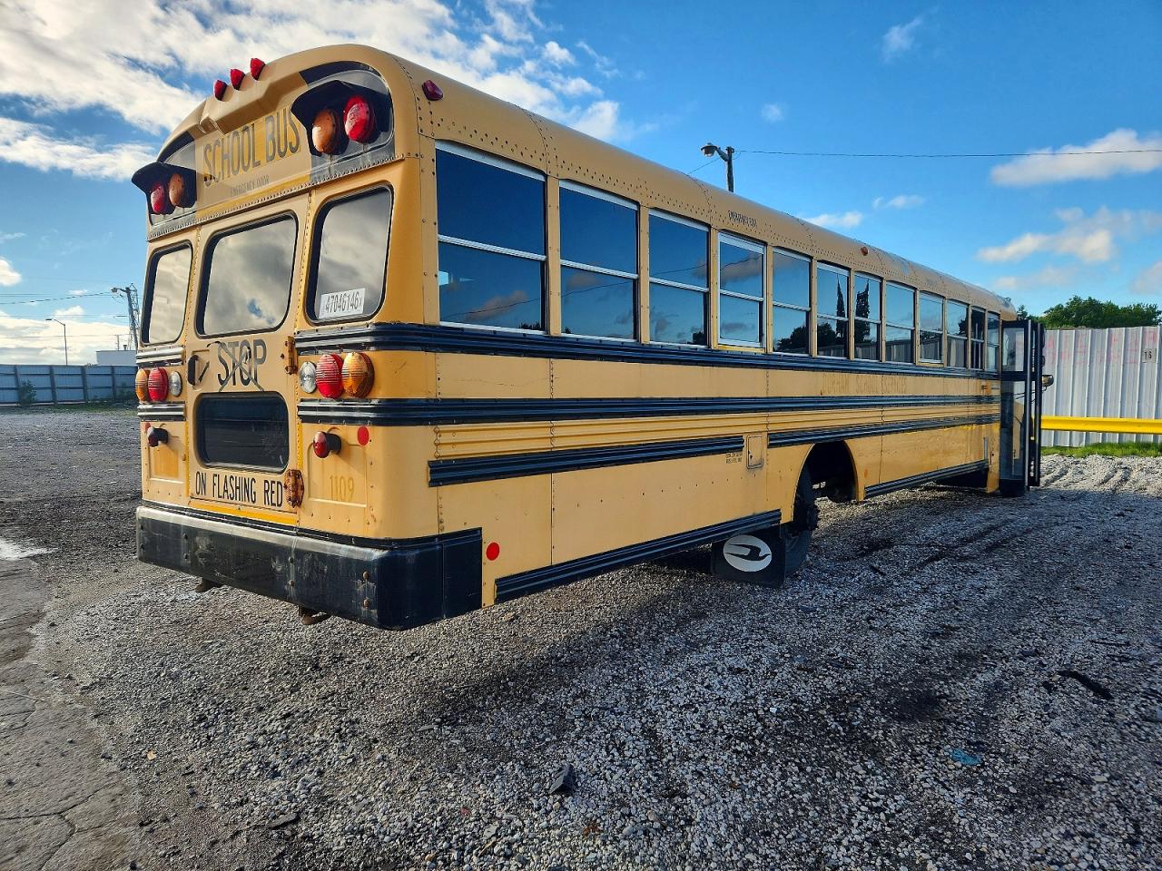 2012 BLUB SCHOOL BUS