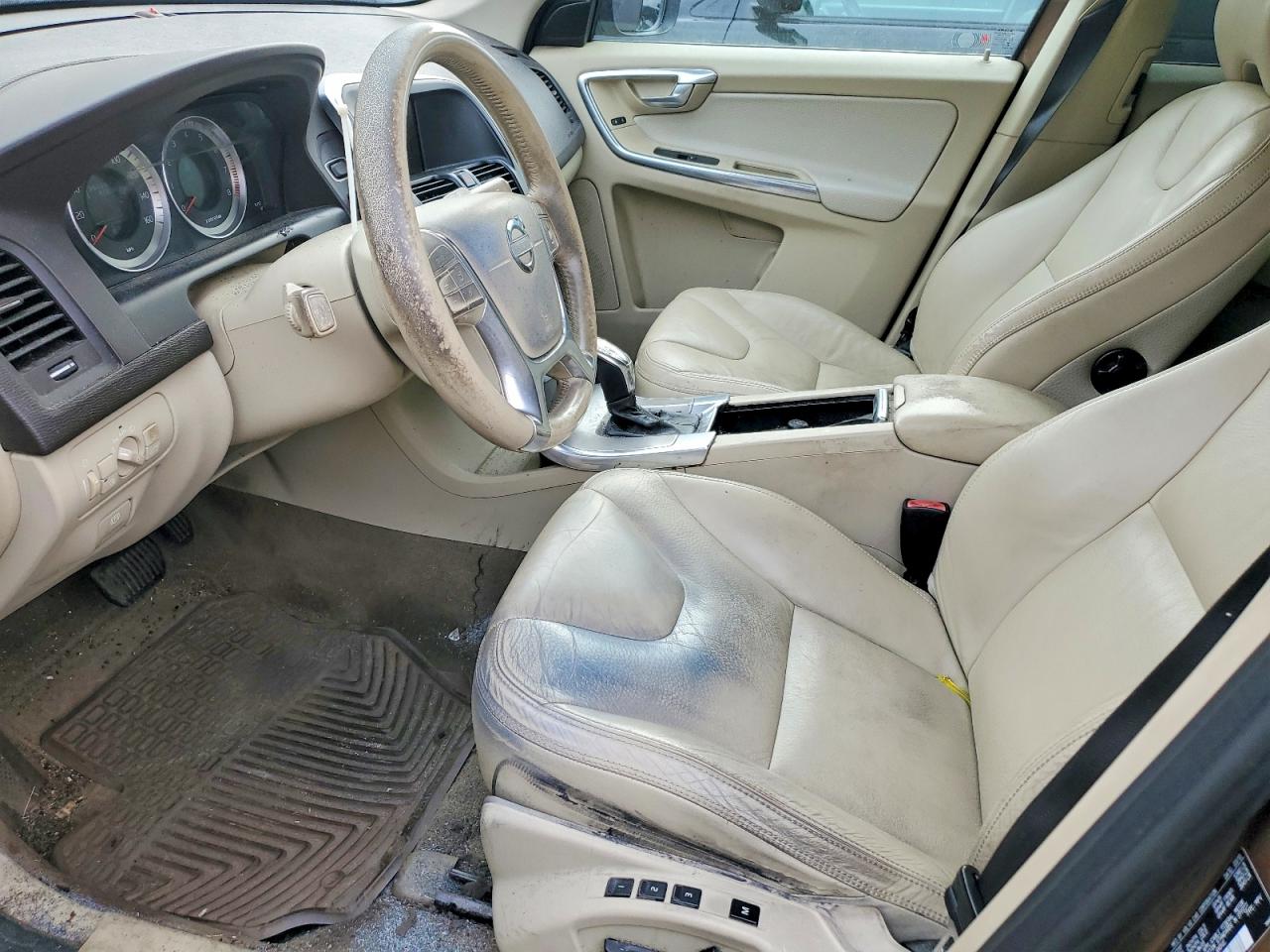 VOLVO XC60 2013 — 8