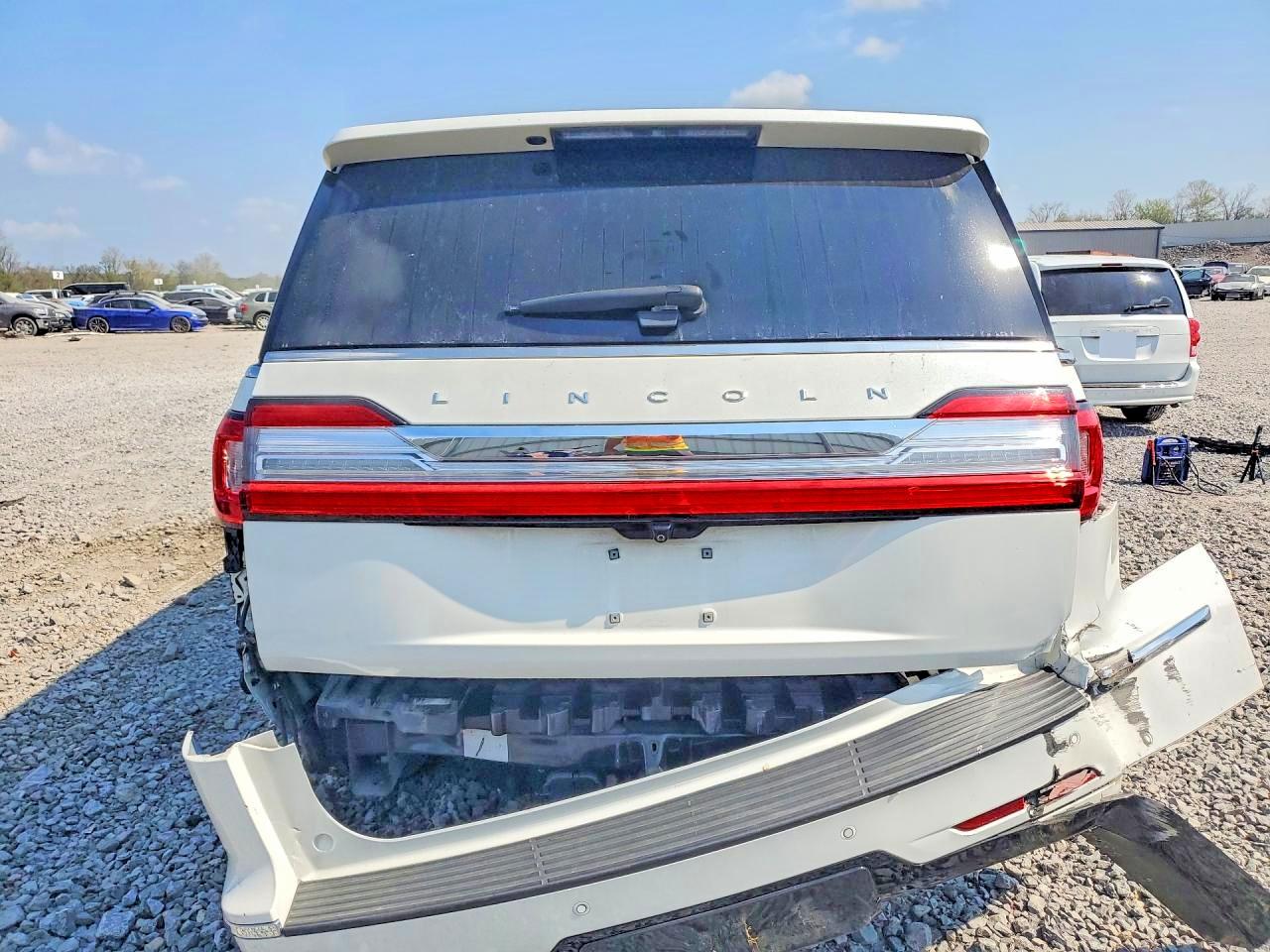 LINCOLN NAVIGATOR 2020 — 7