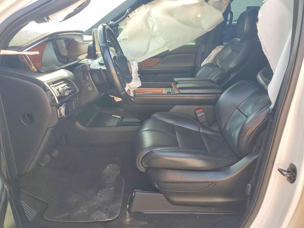 LINCOLN NAVIGATOR 2020 — 8
