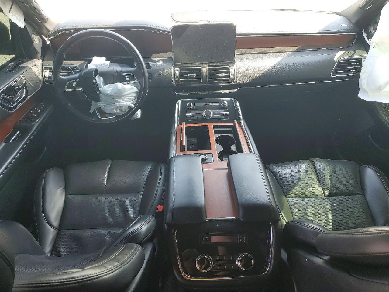 LINCOLN NAVIGATOR 2020 — 9