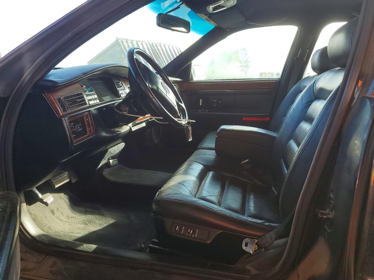 CADILLAC DEVILLE 1994 — 8