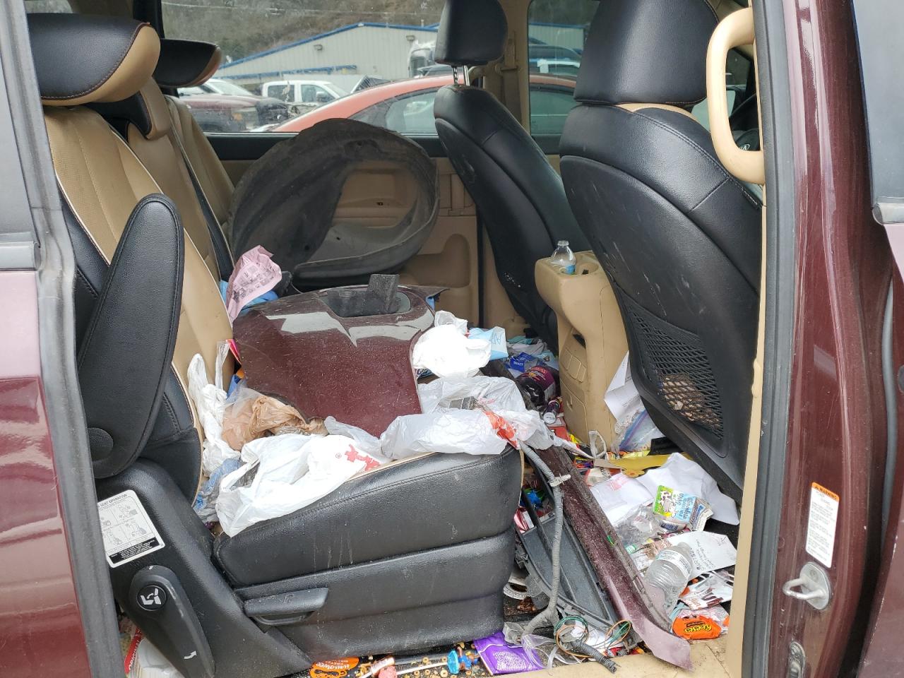 KIA SEDONA 2017 — 12
