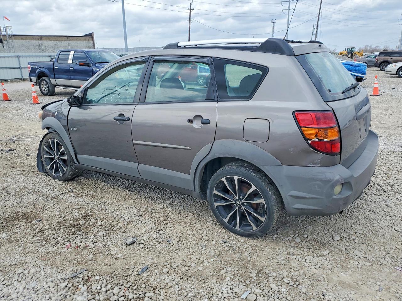 PONTIAC VIBE 2003 — 3
