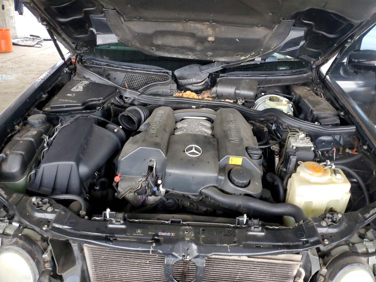 MERCEDES-BENZ E 2001 — 12