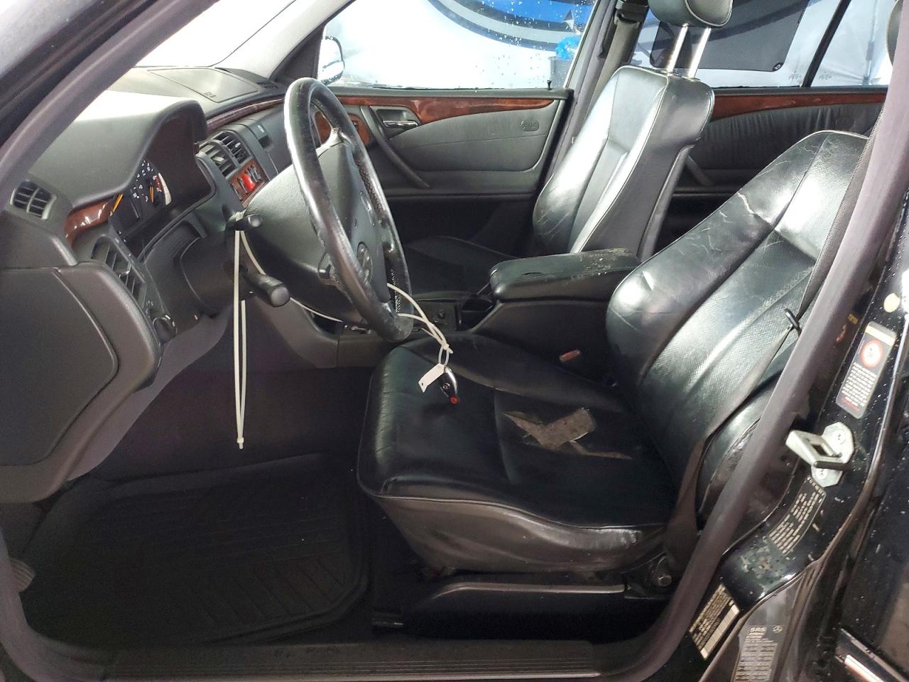 MERCEDES-BENZ E 2001 — 8