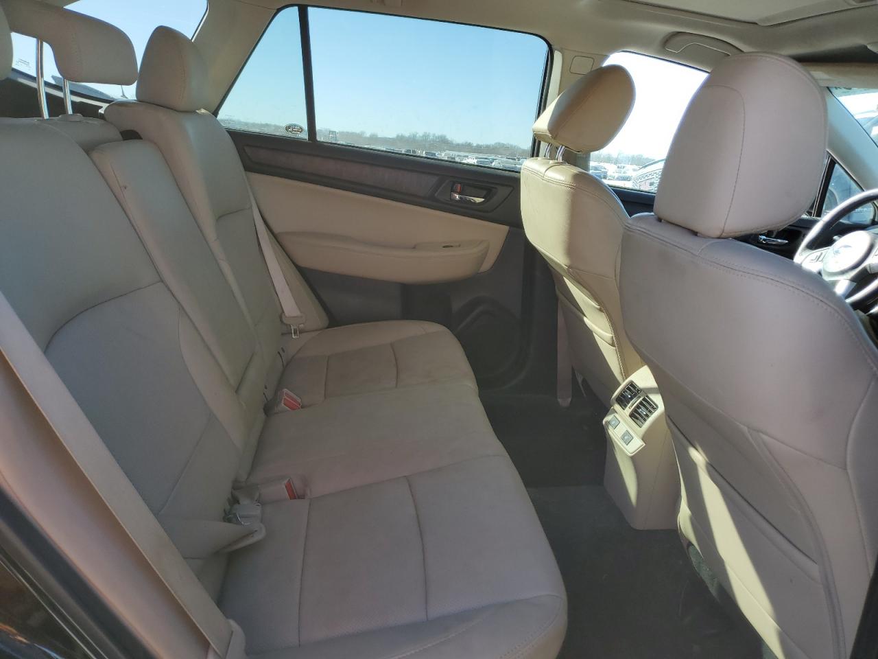 SUBARU OUTBACK 2017 — 12