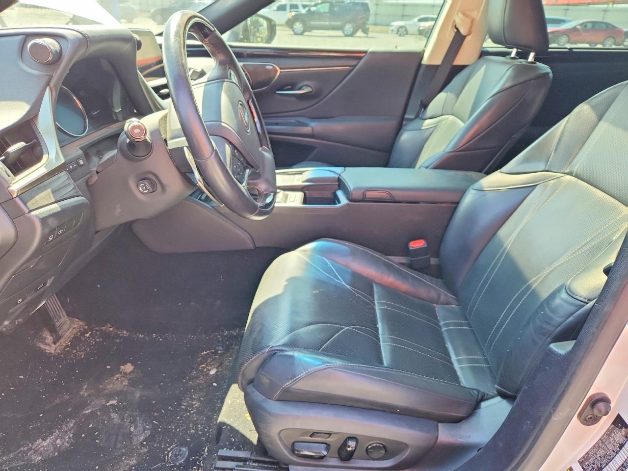 LEXUS ES 300H 2021 — 8