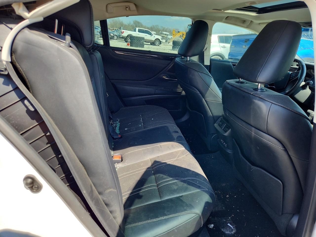 LEXUS ES 300H 2021 — 11