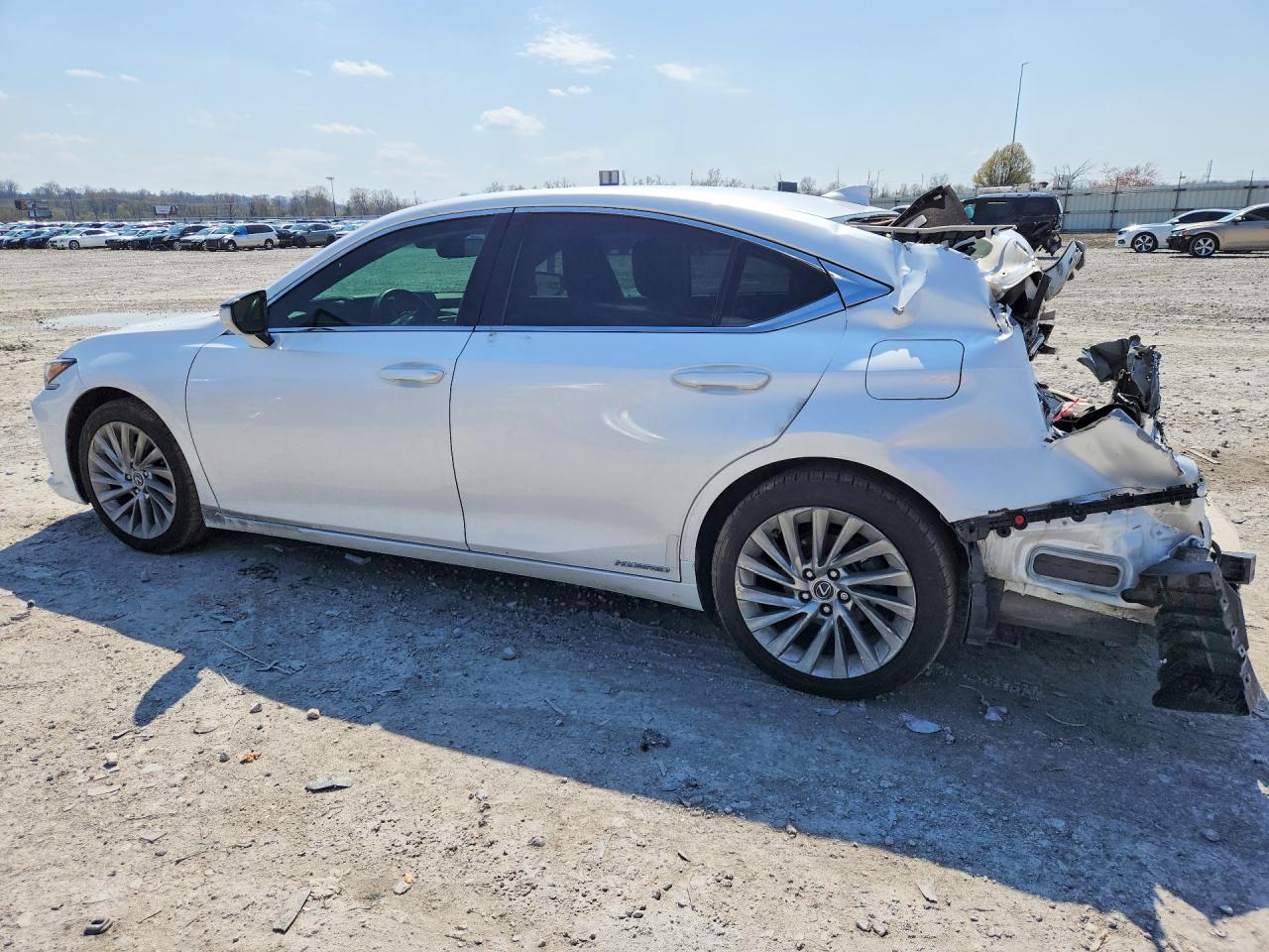 LEXUS ES 300H 2021 — 3