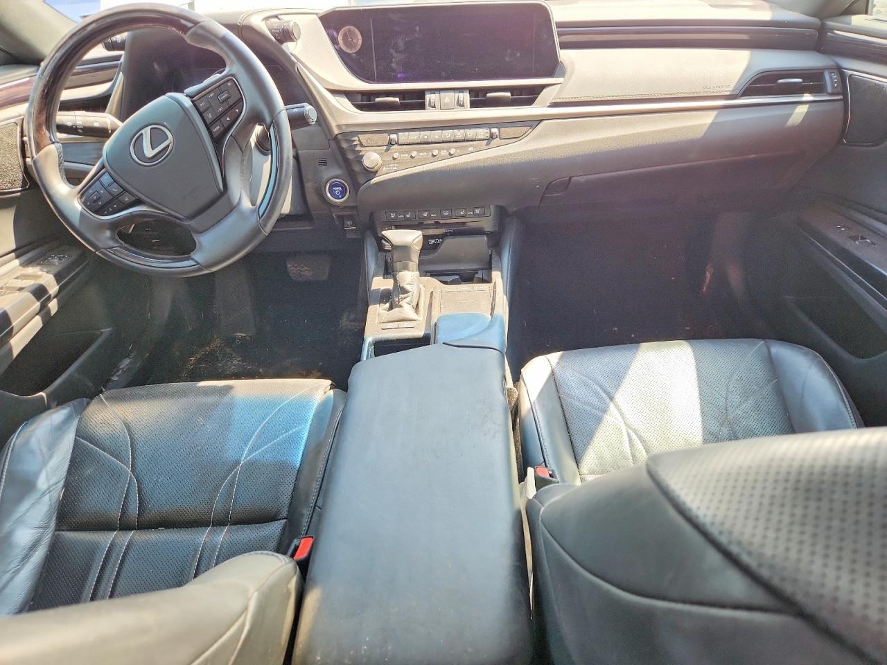 LEXUS ES 300H 2021 — 9
