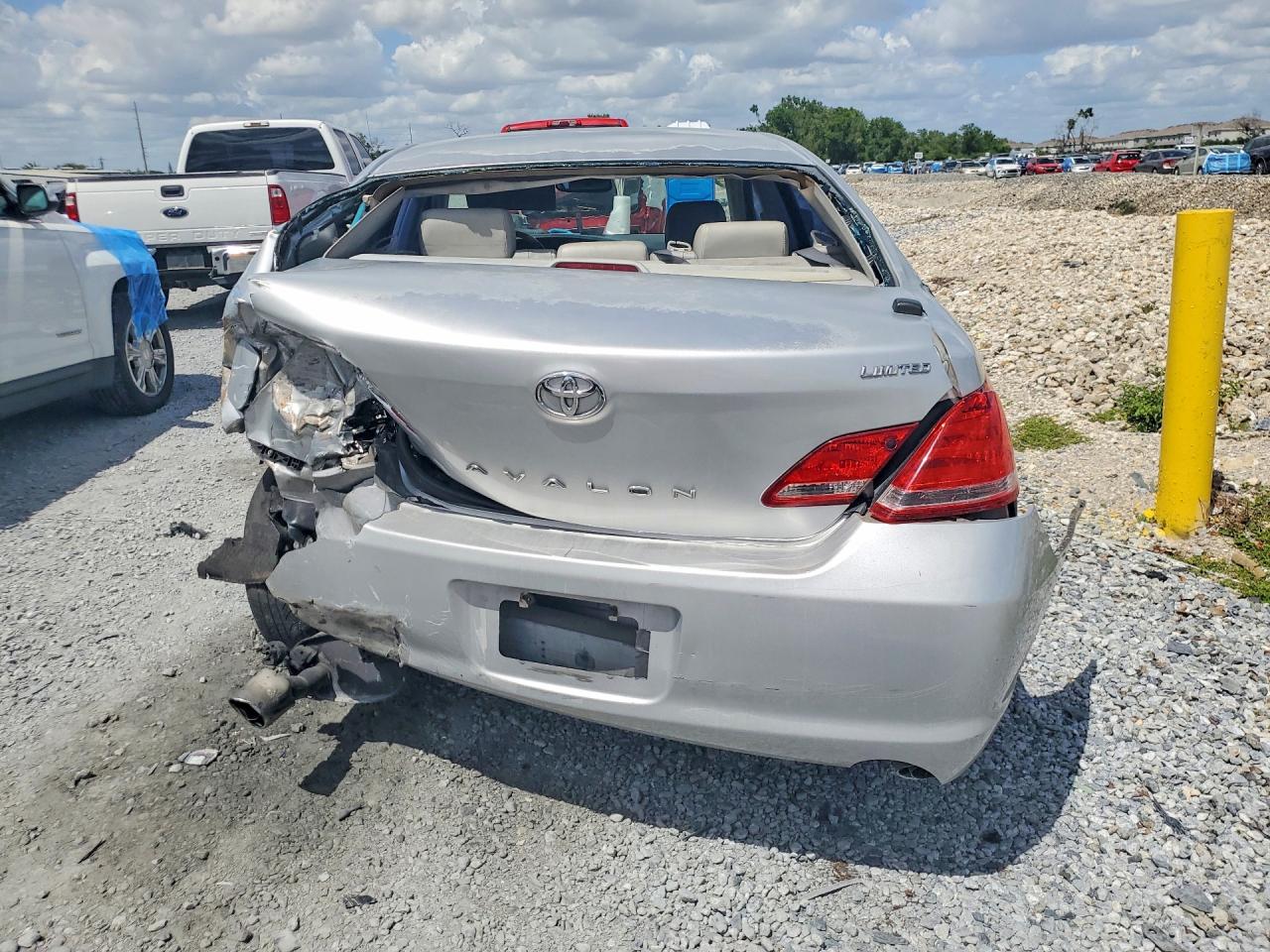TOYOTA AVALON 2005 — 7