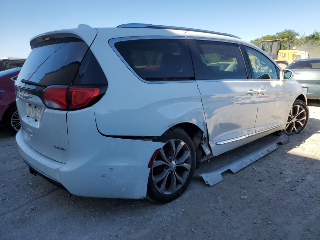 CHRYSLER PACIFICA 2017 — 4