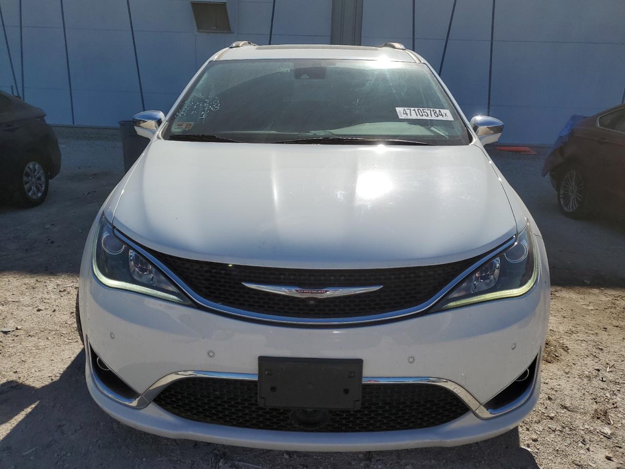 CHRYSLER PACIFICA 2017 — 6