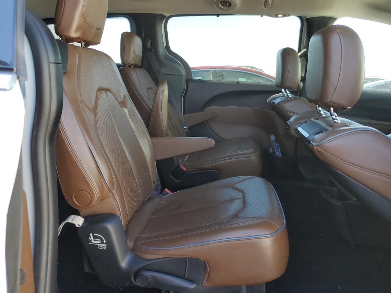 CHRYSLER PACIFICA 2017 — 12