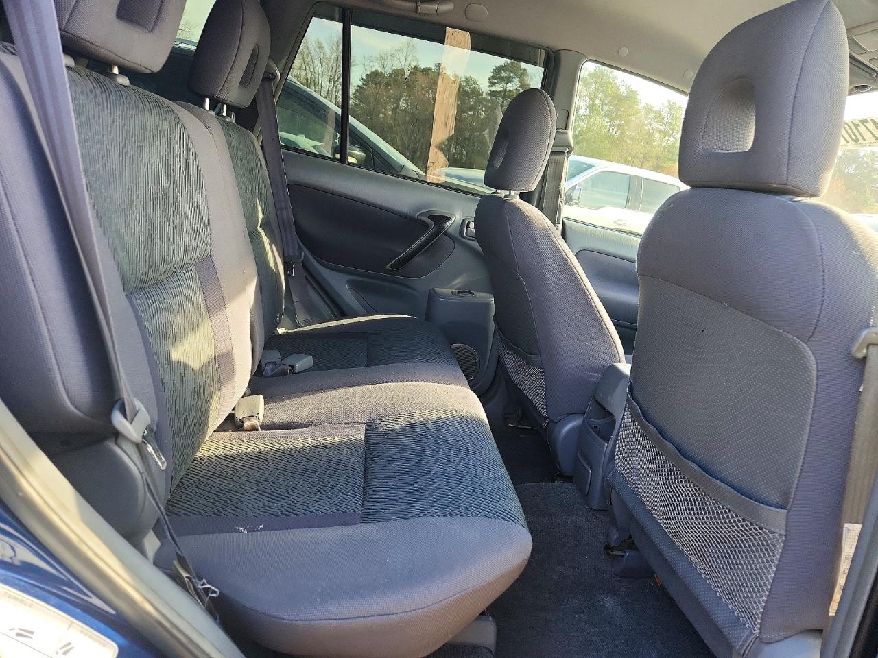 TOYOTA RAV4 2002 — 12