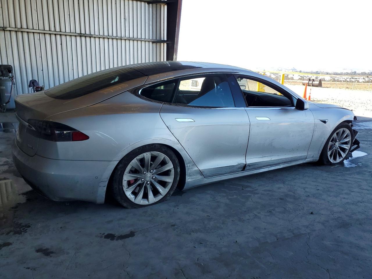 TESLA MODEL S 2016 — 4