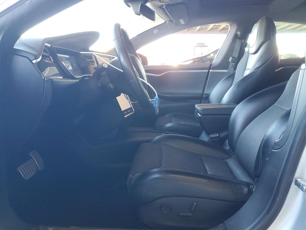 TESLA MODEL S 2016 — 8