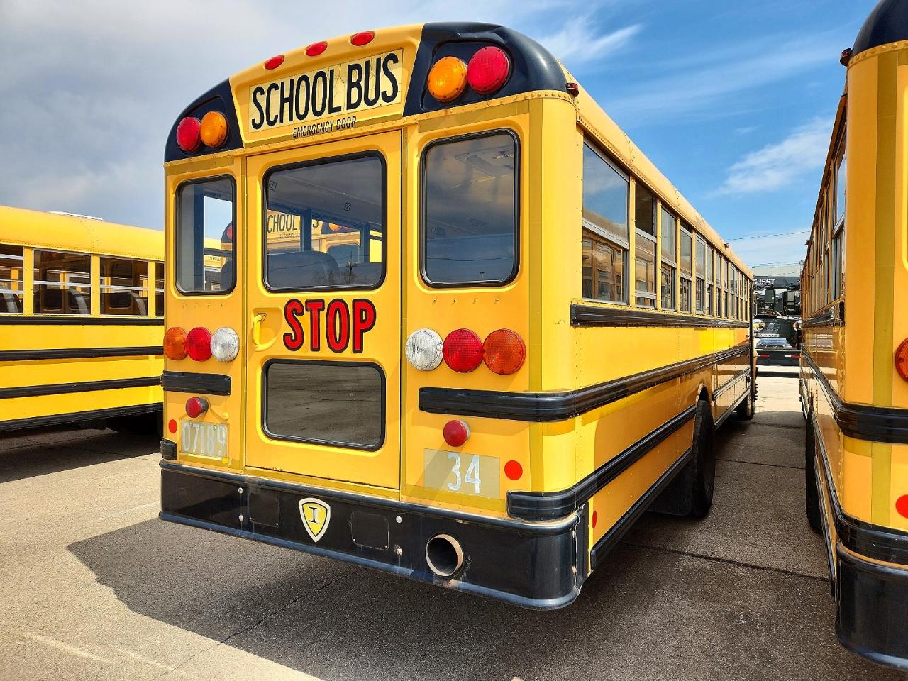 2011 IC CORPORATION CE SERIES SCHOOL