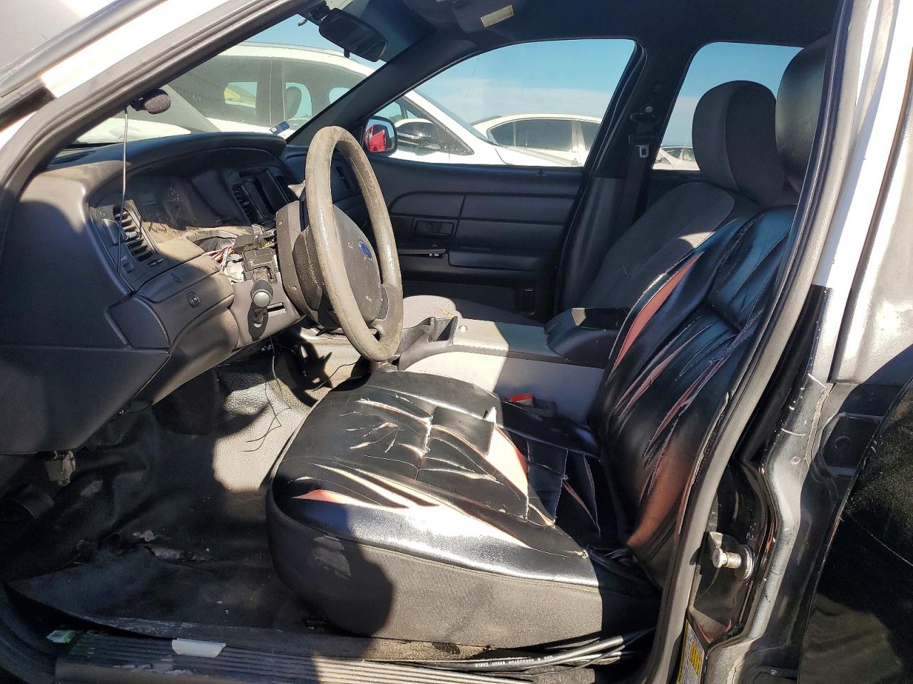 FORD CROWN VICTORIA 2011 — 8