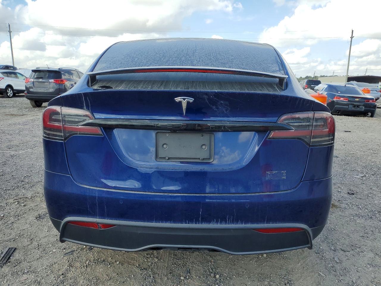 TESLA MODEL X 2022 — 7