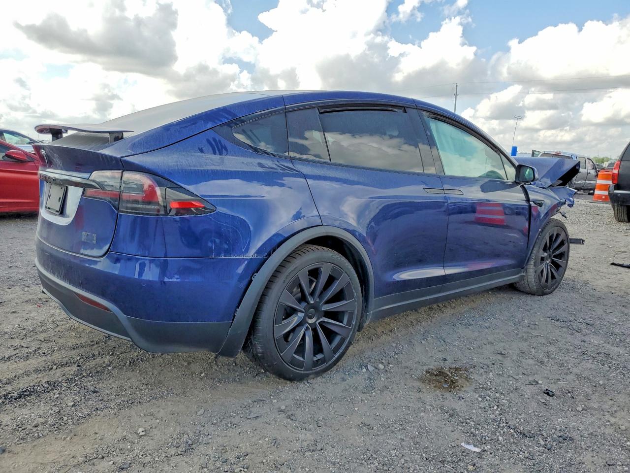 TESLA MODEL X 2022 — 4