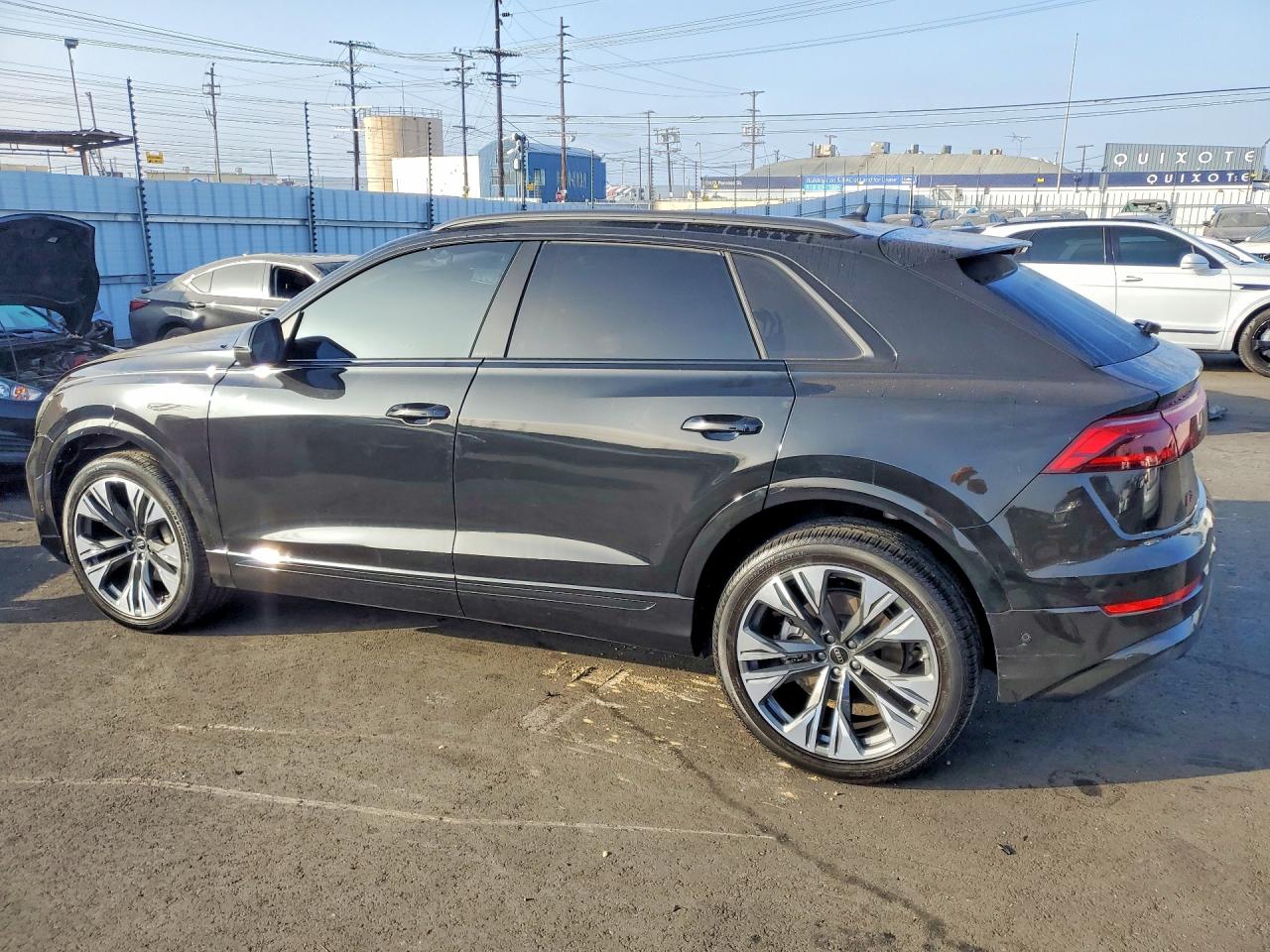 AUDI Q8 2024 — 3