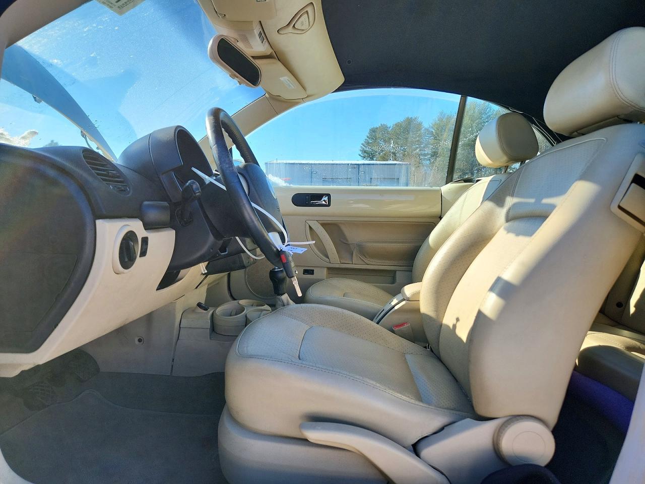 VOLKSWAGEN NEW BEETLE 2003 — 8