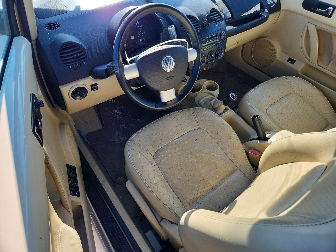 VOLKSWAGEN NEW BEETLE 2003 — 9