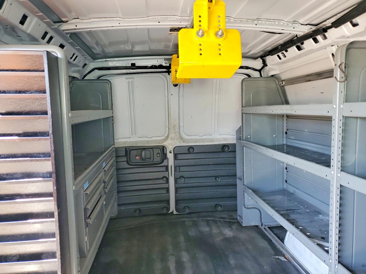 CHEVROLET EXPRESS G2500 2021 — 11