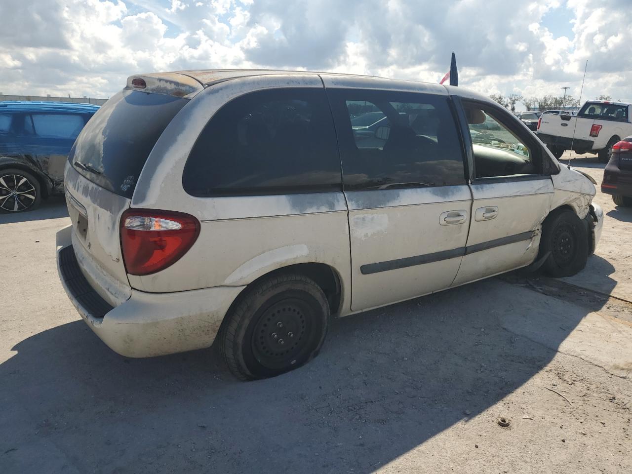 CHRYSLER TOWN & COUNTRY 2005 — 4