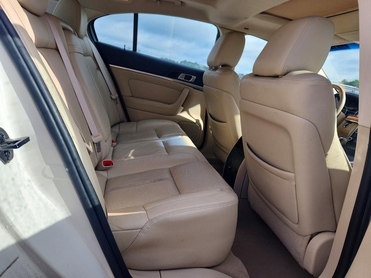 LINCOLN MKS 2009 — 11