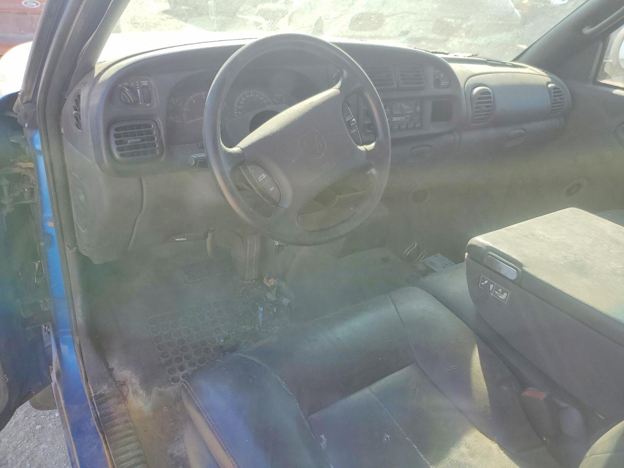 DODG RAM 1500 2001 — 9