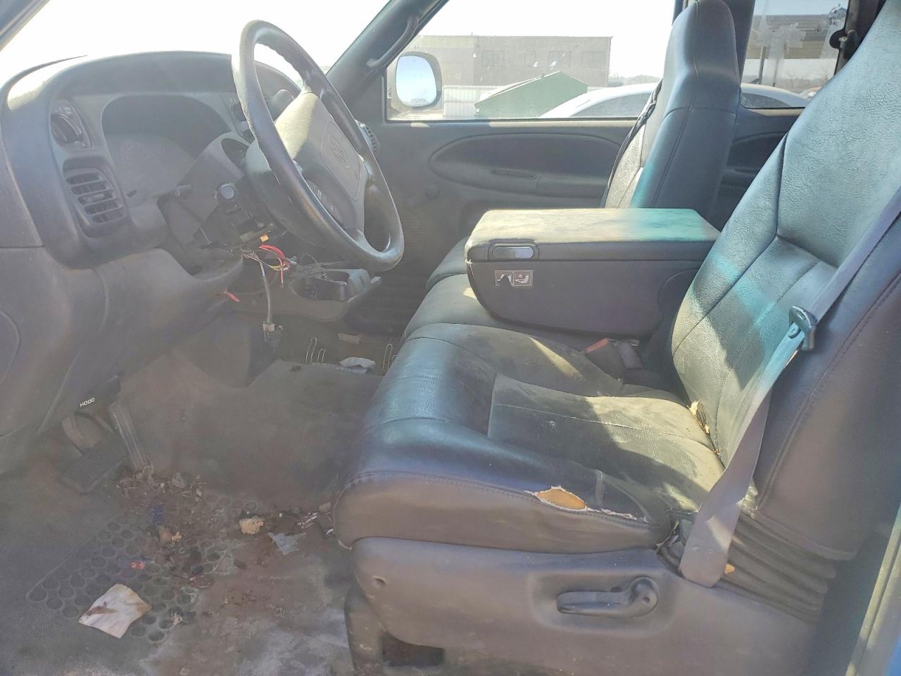 DODG RAM 1500 2001 — 8