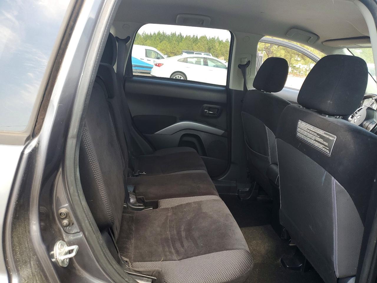 MITSUBISHI OUTLANDER 2012 — 11