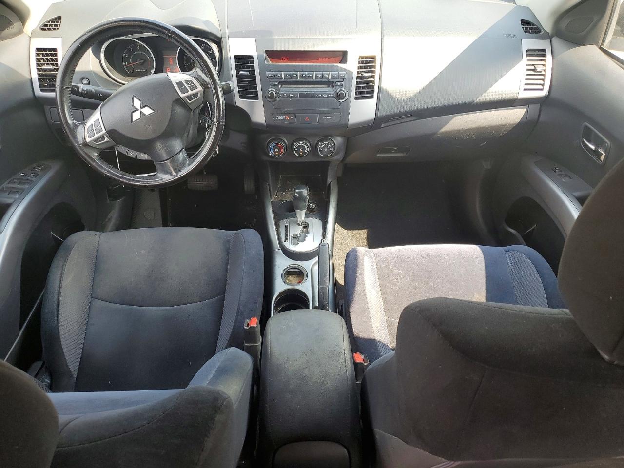 MITSUBISHI OUTLANDER 2012 — 9