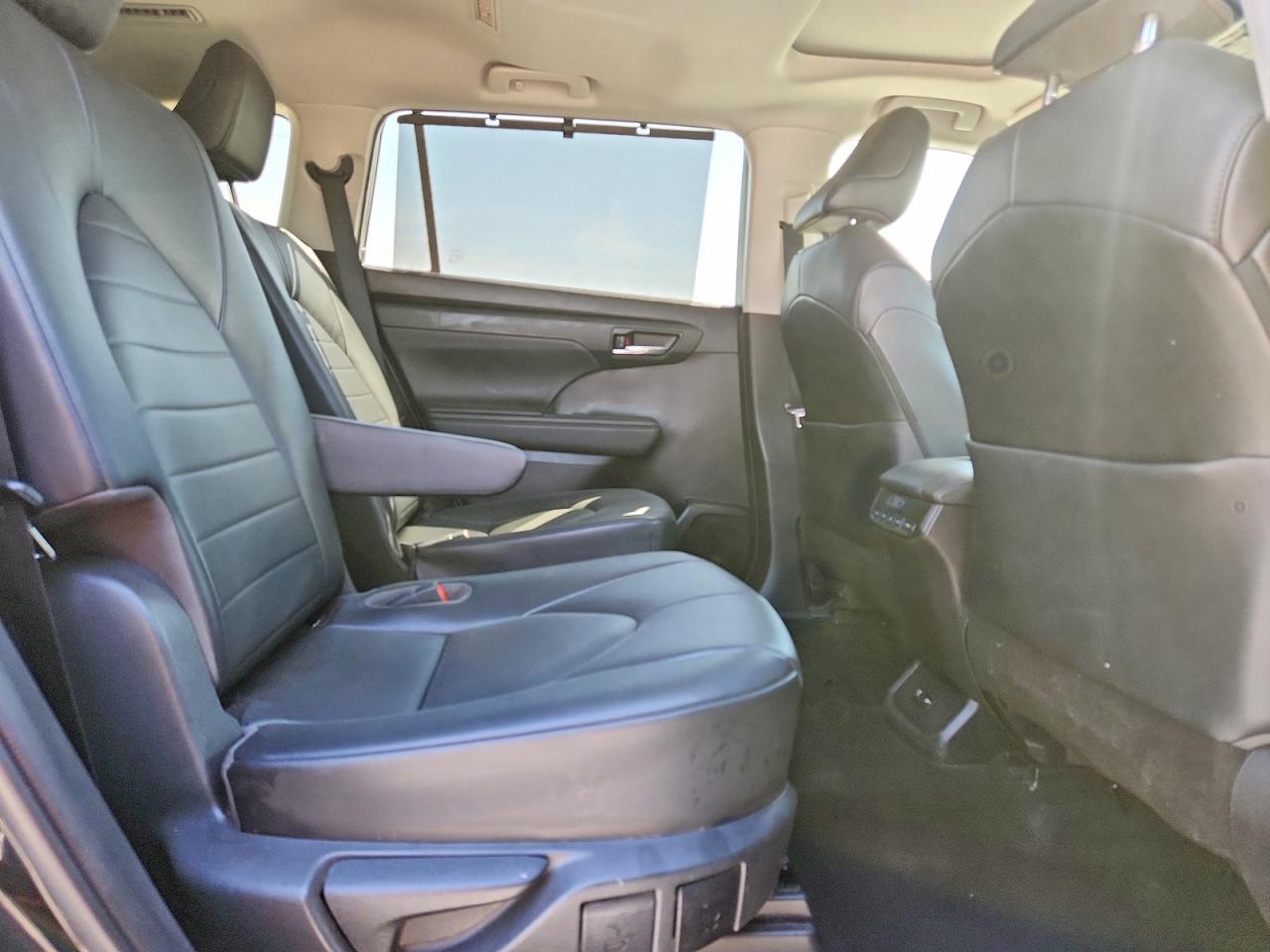 TOYOTA HIGHLANDER 2020 — 12